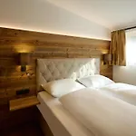 Monika Hotel 3*