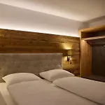 Ξενοδοχείο Monika 3*